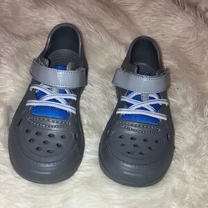 Stride Rite Waterproof Sneakers, kids sz 11, grey, NWOT/box. Great water shoes!